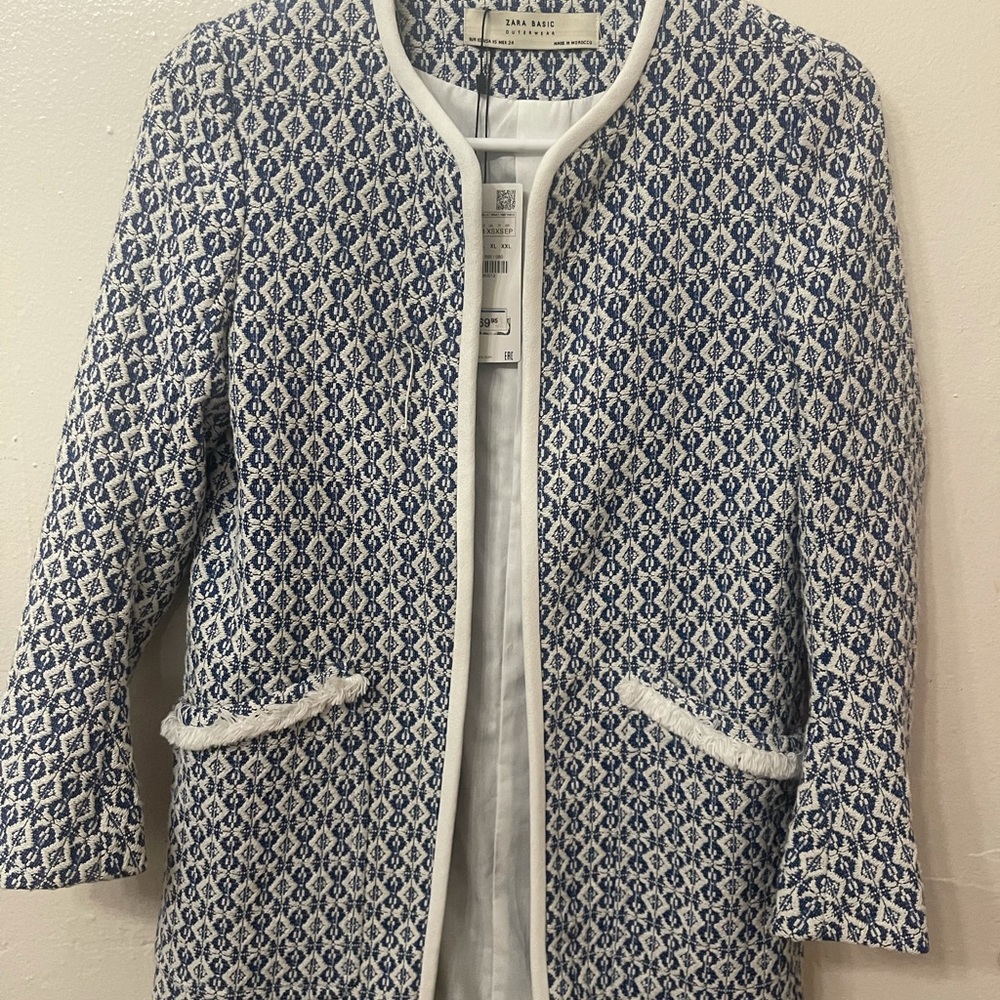 Brand new- never worn Mid thigh length fall/spring season - sold by Zara